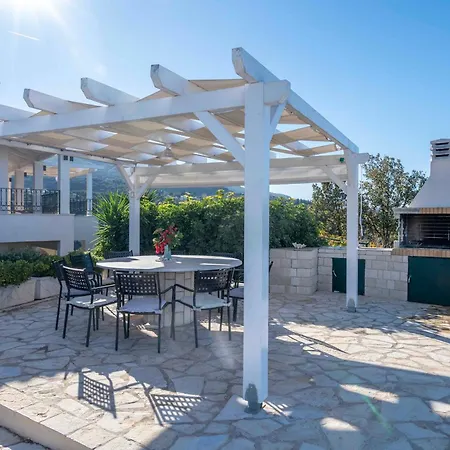 Family Portes With Panoramic View! Pithos