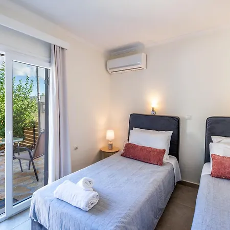 Family Portes With Panoramic View! Villa Pithos
