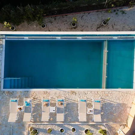 Family Portes With Panoramic View! * Pithos