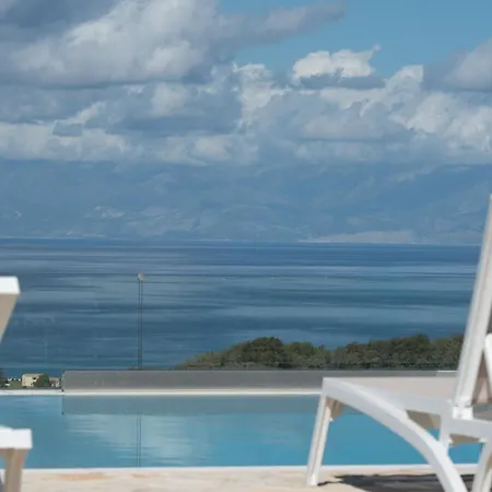 Family Portes With Panoramic View! *