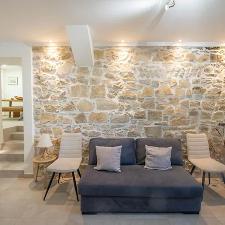 Family Portes With Panoramic View! Pithos