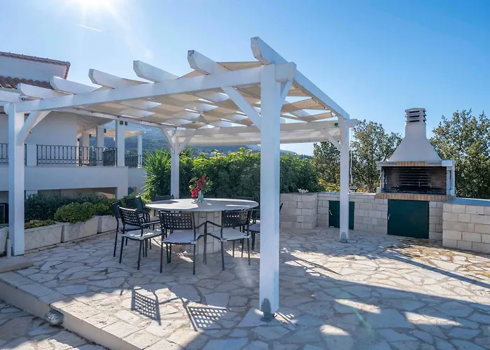 Family Portes With Panoramic View! Pithos