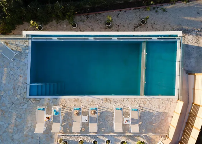 Family Portes With Panoramic View! * Pithos