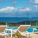 Family Portes With Panoramic View! Pithos