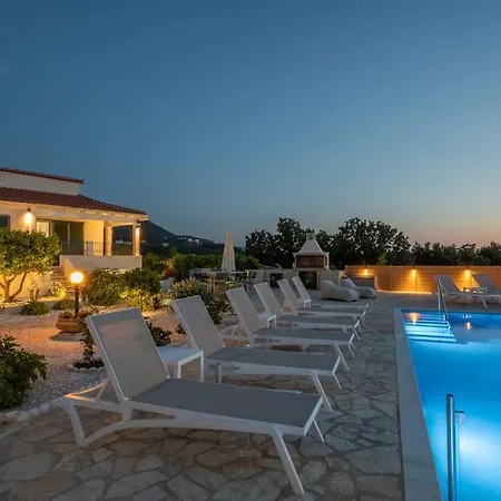 Villa Family Portes With Panoramic View!