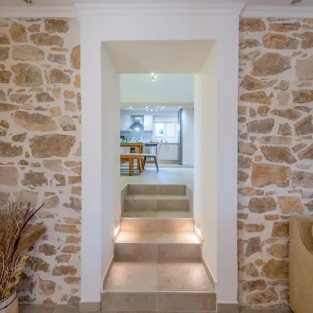 Family Portes With Panoramic View! Pithos