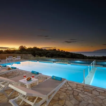 Family Portes With Panoramic View!