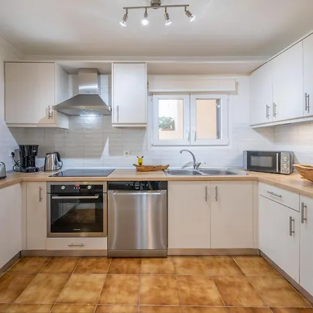 Family Portes With Panoramic View! Pithos