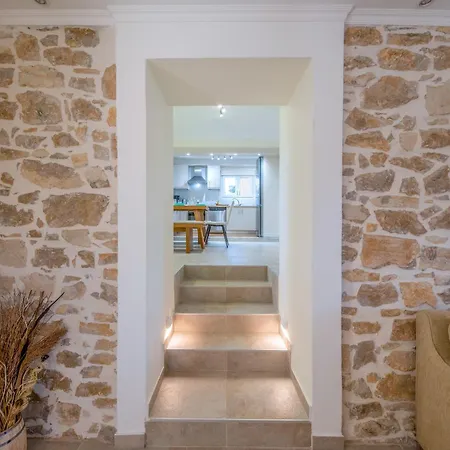 Family Portes With Panoramic View! Pithos